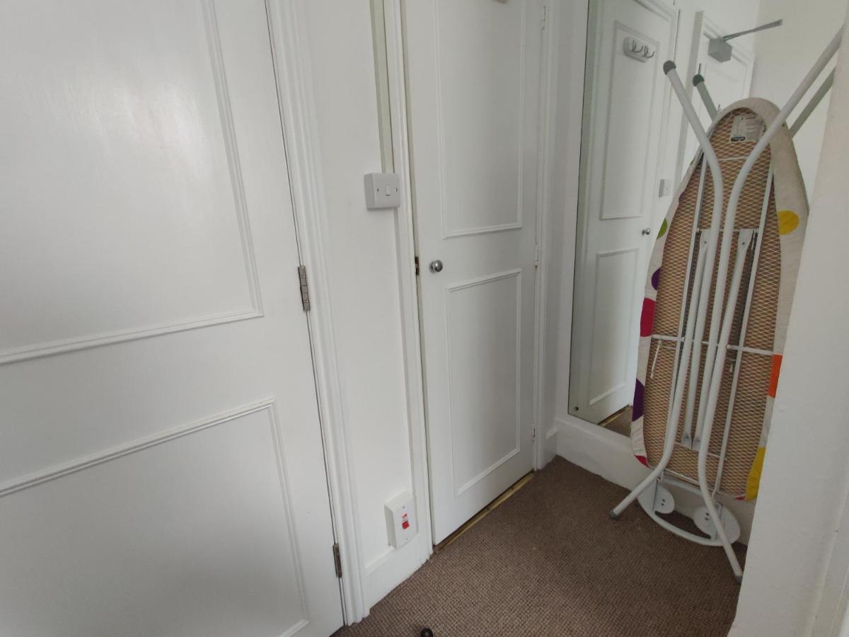 Valet Apartments Kensington Gardens - image 3