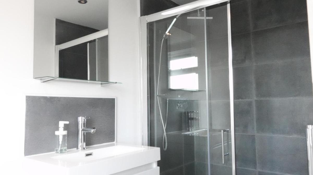 Grand Airport Ensuites - image 3