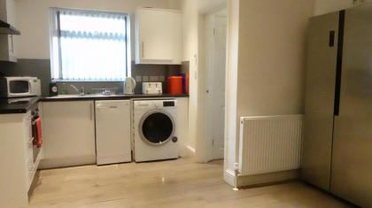 Grand Airport Ensuites - image 5