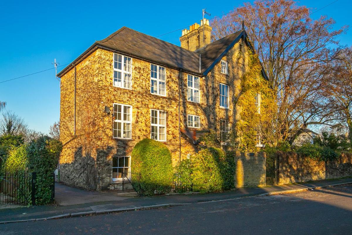 Pages Hotel and Guesthouse - main image