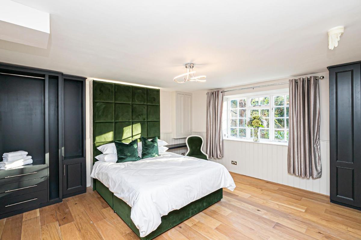 Pages Hotel and Guesthouse - image 3