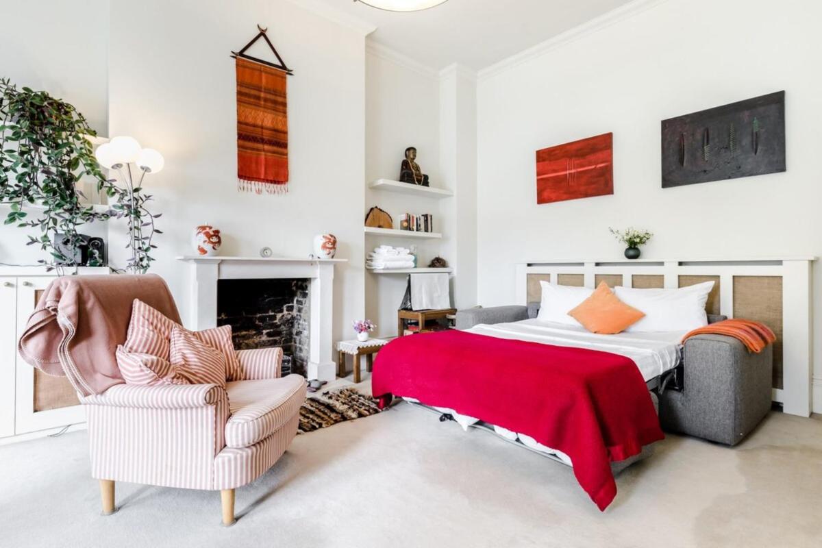 Chic 1 Bedroom Apartment in Shepherd's Bush - image 3