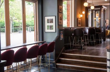 The Waterman's Arms - image 3