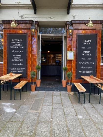 The Waterman's Arms - image 5