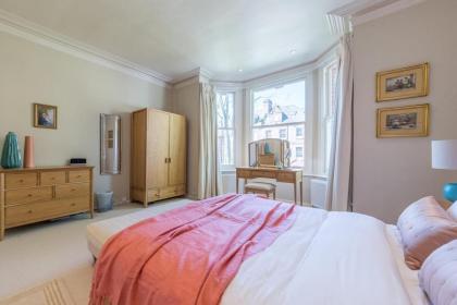 Homely 2 Bedroom Victorian Apartment in Hampstead - image 10