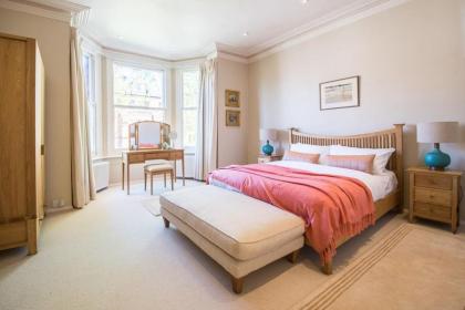 Homely 2 Bedroom Victorian Apartment in Hampstead - image 2