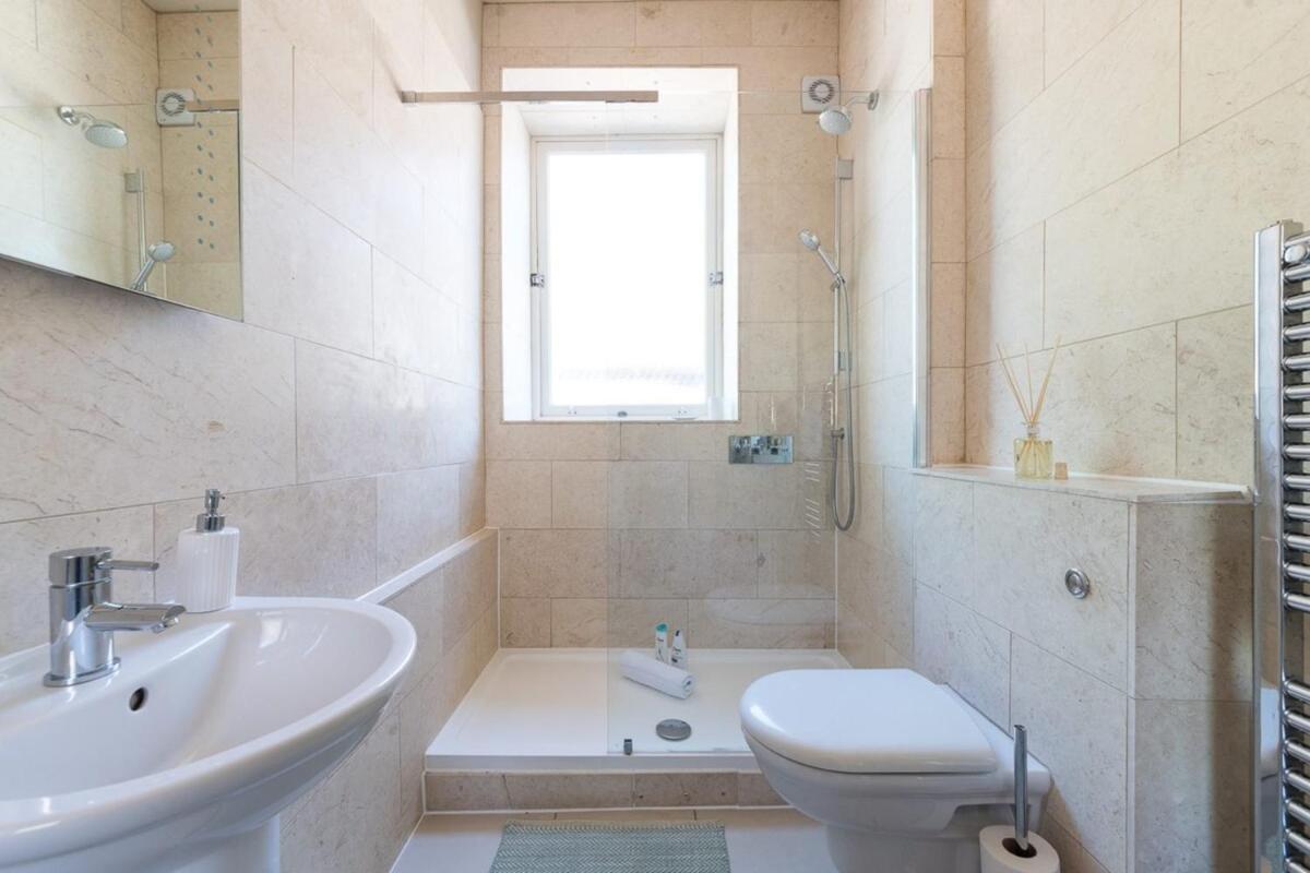 Homely 2 Bedroom Victorian Apartment in Hampstead - image 5
