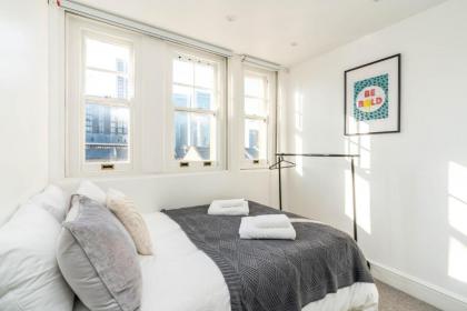 Stunning 3BD Riverside Flat Communal Roof Terrace - image 14