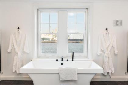 Stunning 3BD Riverside Flat Communal Roof Terrace - image 16