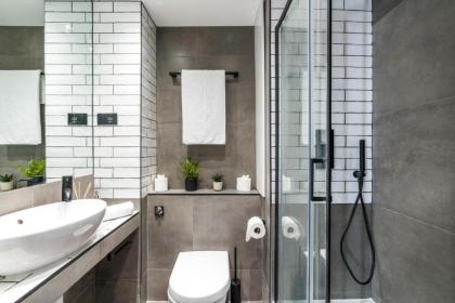 Stunning 3BD Riverside Flat Communal Roof Terrace - image 19