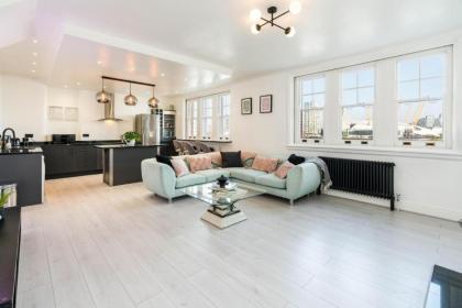Stunning 3BD Riverside Flat Communal Roof Terrace - image 2