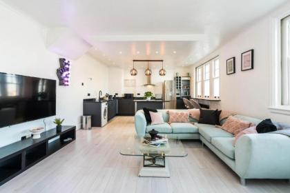 Stunning 3BD Riverside Flat Communal Roof Terrace - image 3