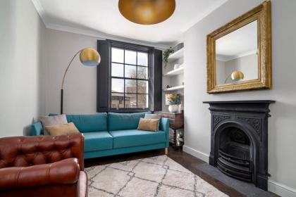 Top Floor Chic Camden Apartment sleep 2