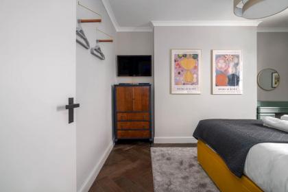 Top Floor Chic Camden Apartment sleep 2 - image 23