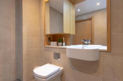 Canary Luxe Apartment - image 11