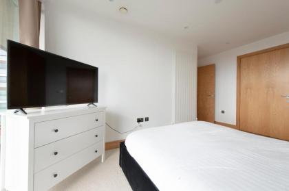 Canary Luxe Apartment - image 13