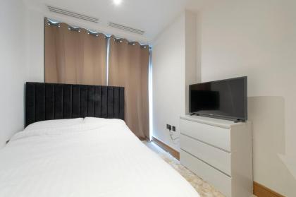 Canary Luxe Apartment - image 16