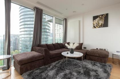 Canary Luxe Apartment - image 3