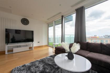 Canary Luxe Apartment - image 4