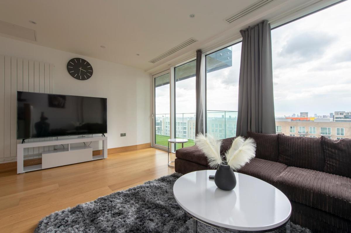 Canary Luxe Apartment - image 4