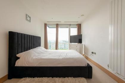 Canary Luxe Apartment - image 6