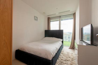 Canary Luxe Apartment - image 8