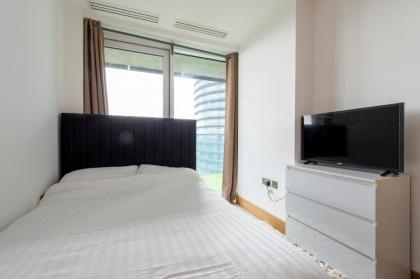 Canary Luxe Apartment - image 9