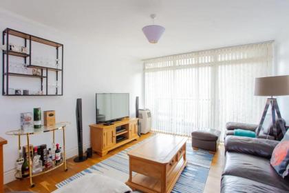 Bright 2 Bedroom Apartment in Islington