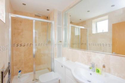 Bright 2 Bedroom Apartment in Islington - image 18