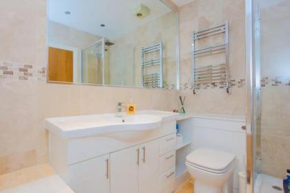 Bright 2 Bedroom Apartment in Islington - image 20