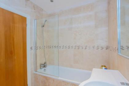 Bright 2 Bedroom Apartment in Islington - image 5