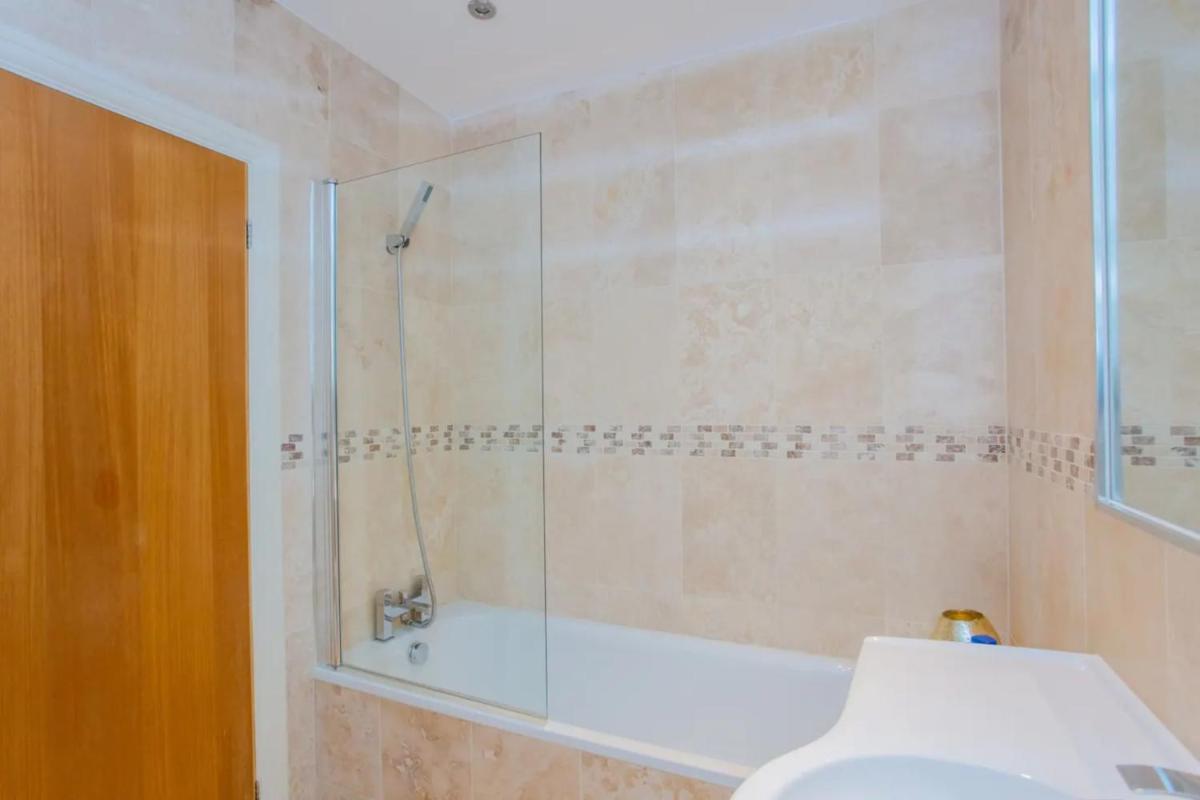Bright 2 Bedroom Apartment in Islington - image 5