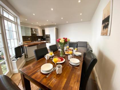 Stylish Maisonette and Studio in Victoria - image 20