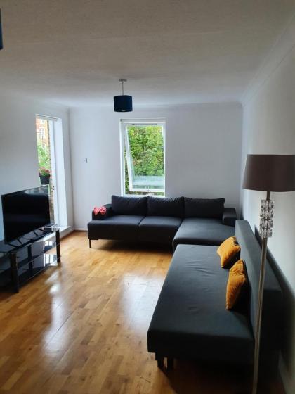 Luxury Private Mews Modern Apartment in the City