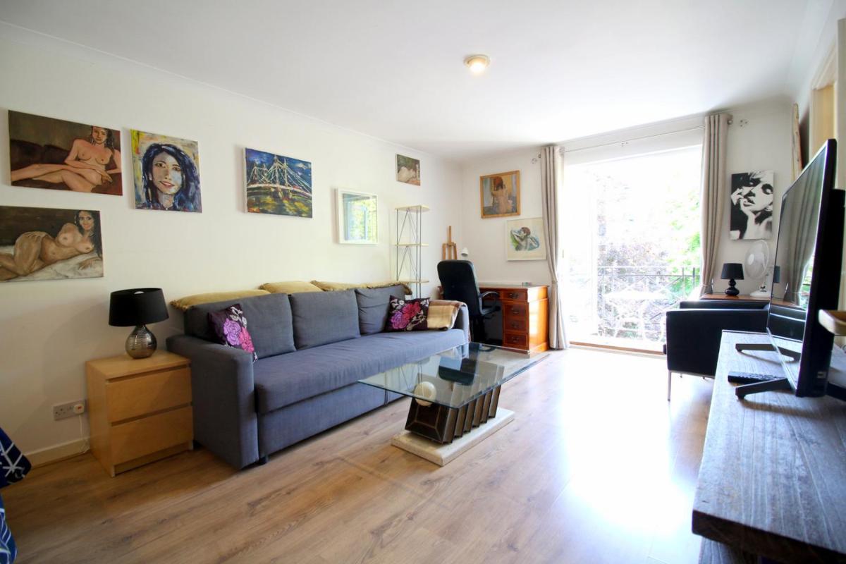 Central Fulham Apartment with parking - main image