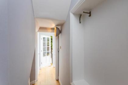Two Bed Notting Hill Gem - image 11