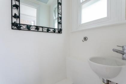 Two Bed Notting Hill Gem - image 12