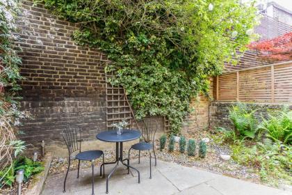 Two Bed Notting Hill Gem - image 14