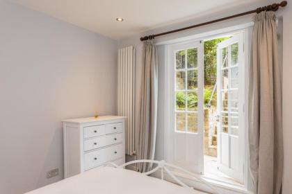 Two Bed Notting Hill Gem - image 22