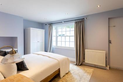 Two Bed Notting Hill Gem - image 29