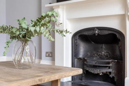 Two Bed Notting Hill Gem - image 30