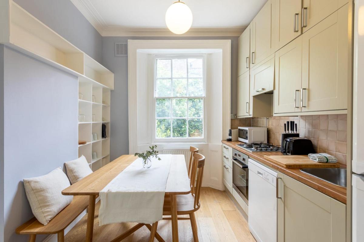 Two Bed Notting Hill Gem - image 6