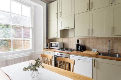 Two Bed Notting Hill Gem - image 7
