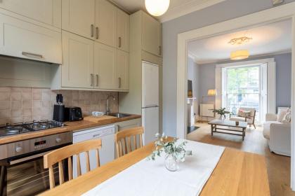 Two Bed Notting Hill Gem - image 9