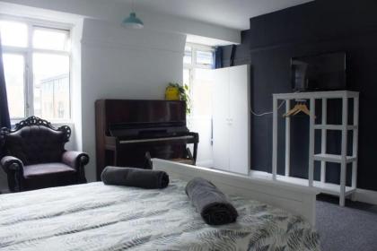 Trendy 1 Bedroom Apartment in Kings Cross - image 3