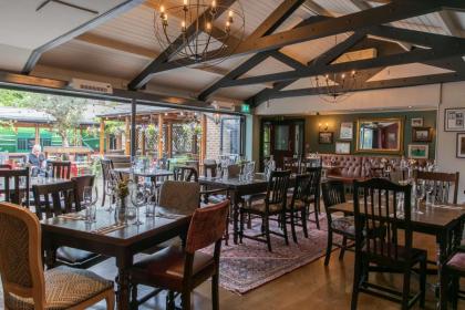 Rose And Crown Hotel - image 13