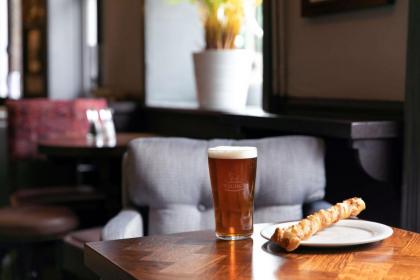 Rose And Crown Hotel - image 14