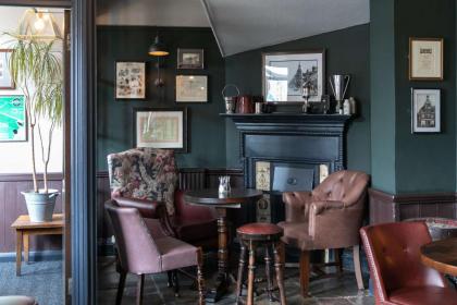 Rose And Crown Hotel - image 15