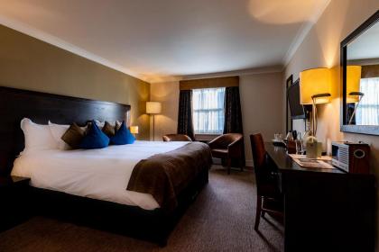 Rose And Crown Hotel - image 17