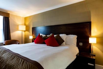Rose And Crown Hotel - image 19